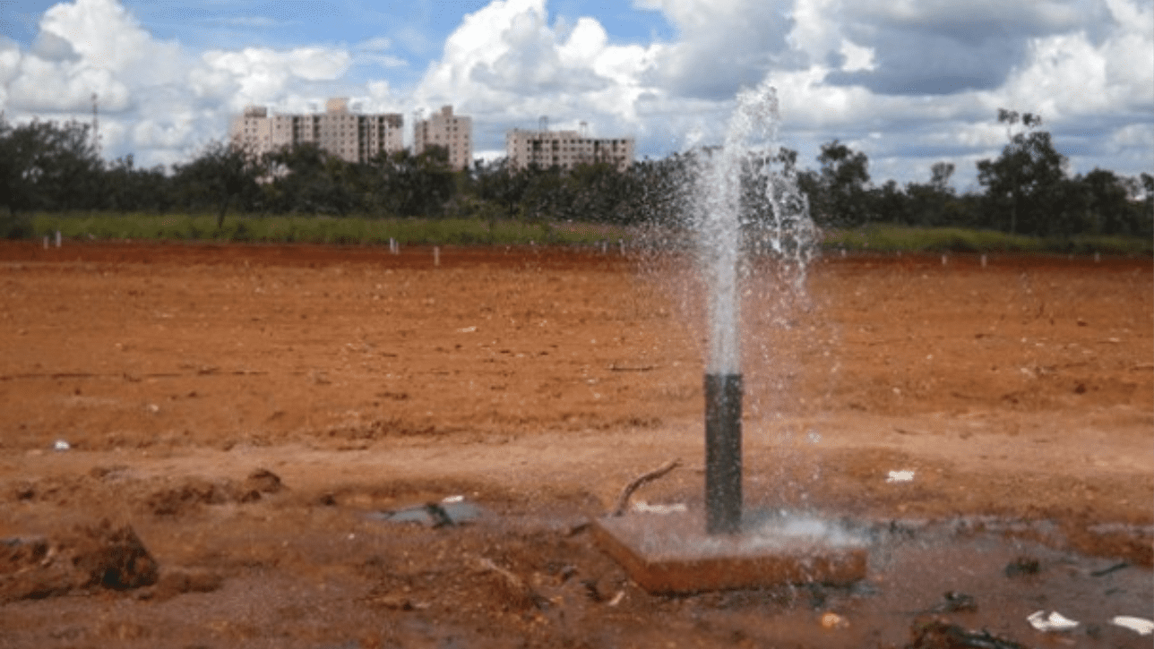 Depois de furar dois poços com pouca vazão, este cliente finalmente se impressionou com resultado.